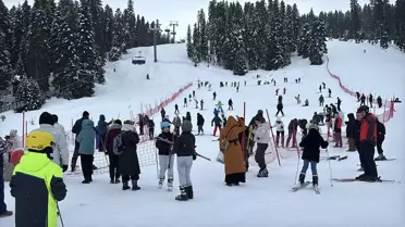 Ilgaz Dağı Yurduntepe Kayak Merkezi'nde Yarıyıl Tatilinin Son Gününde Kalabalık