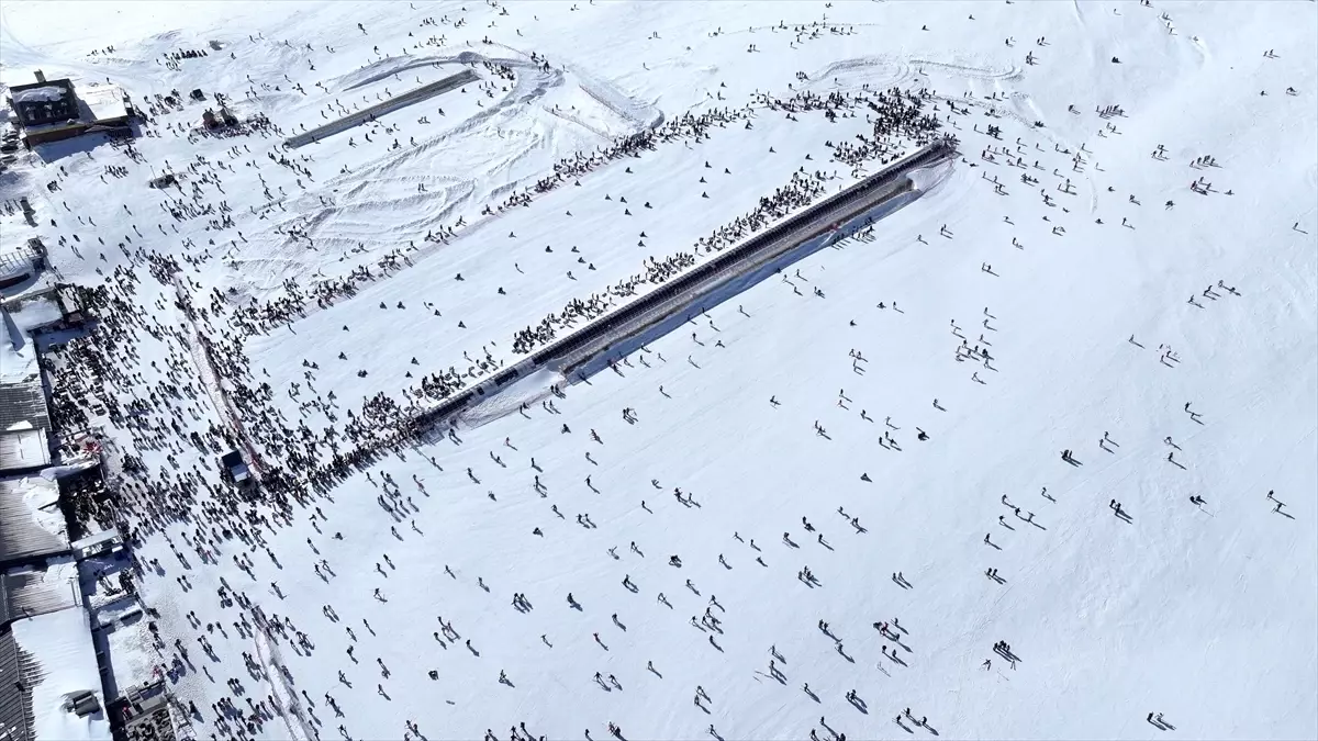 Erciyes Kayak Merkezi Yarıyıl Tatilinde 1,4 Milyon Ziyaretçiye Ev Sahipliği Yaptı