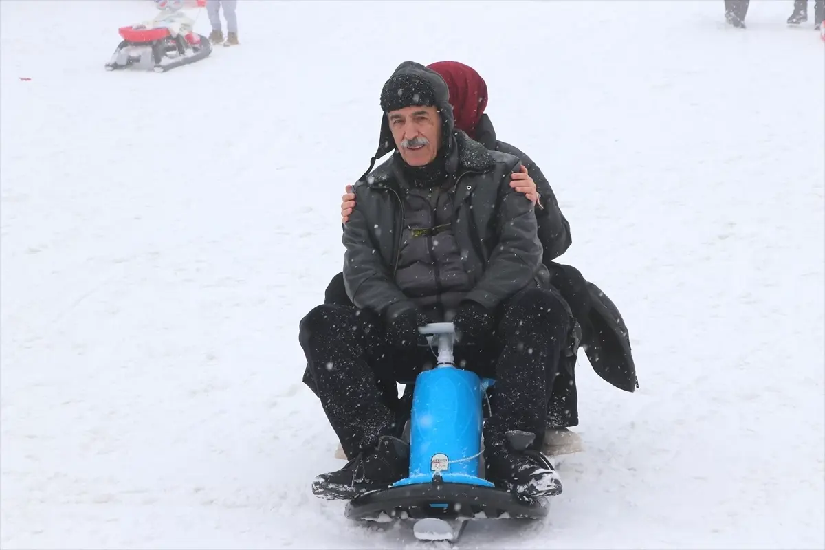 Palandöken Kayak Merkezi’nde Yarıyıl Tatili Coşkusu: Oteller ve Pistler Dolu