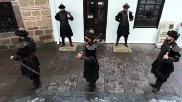 Nöbet seremonisi sırasında Ertuğrul Gazi Türbesi