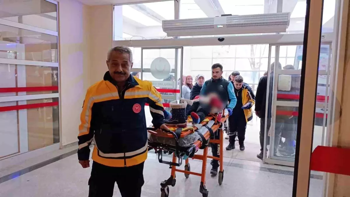 Adıyaman-Çelikhan Karayolunda Otomobil Devrildi: 5 Yaralıya Acil Yardım Geldi