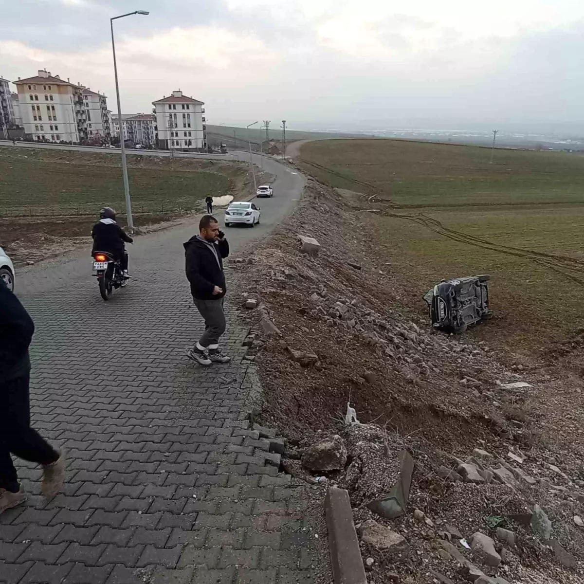 Batman’da Şarampole Çıkan Otomobil Sürücüsü Hastaneye Kaldırıldı