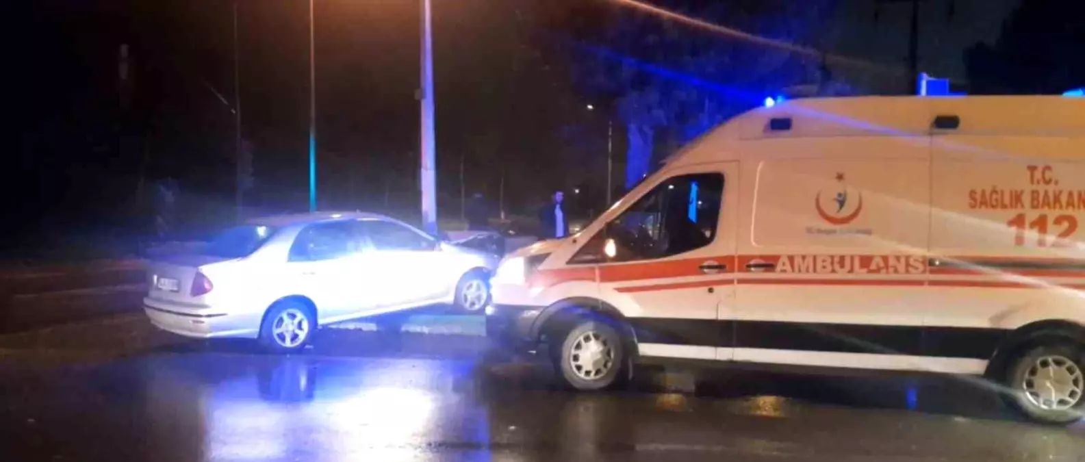 Sakarya’da Karayolda Çarpışma: 3 Yaralı, Trafik Bir Saat Durdu