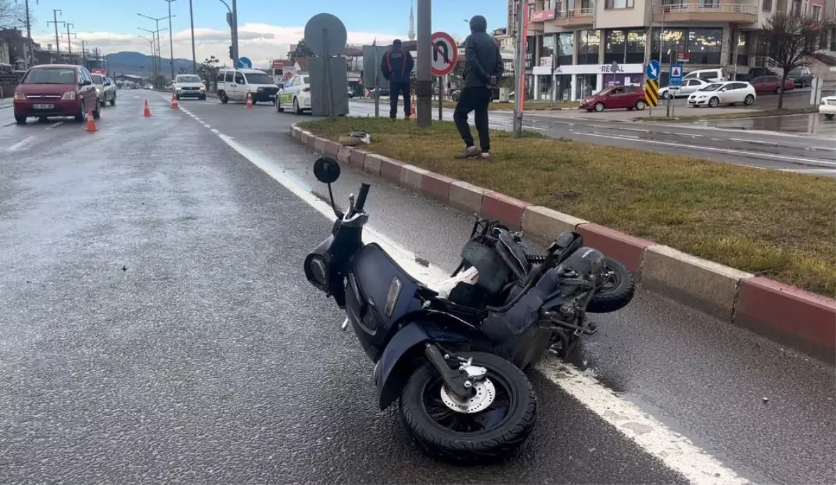 Kütahya Tavşanlı’da Otomobil-Motosiklet Çarpışması: 2 Sürücü Ağır Yaralı