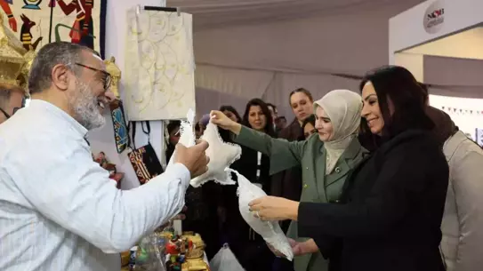 Konferans salonunda oturum