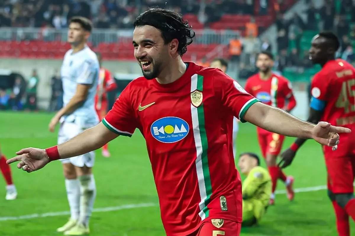 Amedspor, Adana Demirspor'u 7-0 Mağlup Ederek Liderliğe Yükseldi