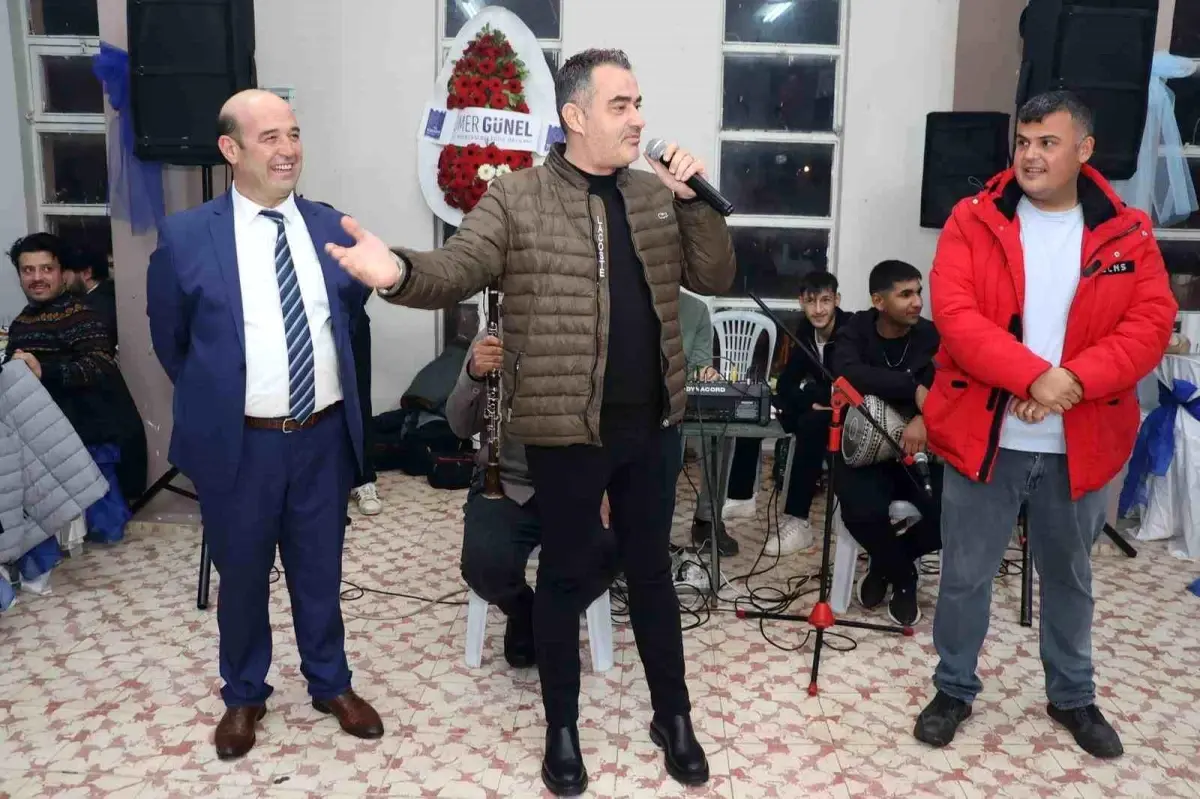 Koçarlı Belediye Başkanı Arıcı, Bıyıklıspor'a 'Özgür Çocuk' Devesini Hediye Etti