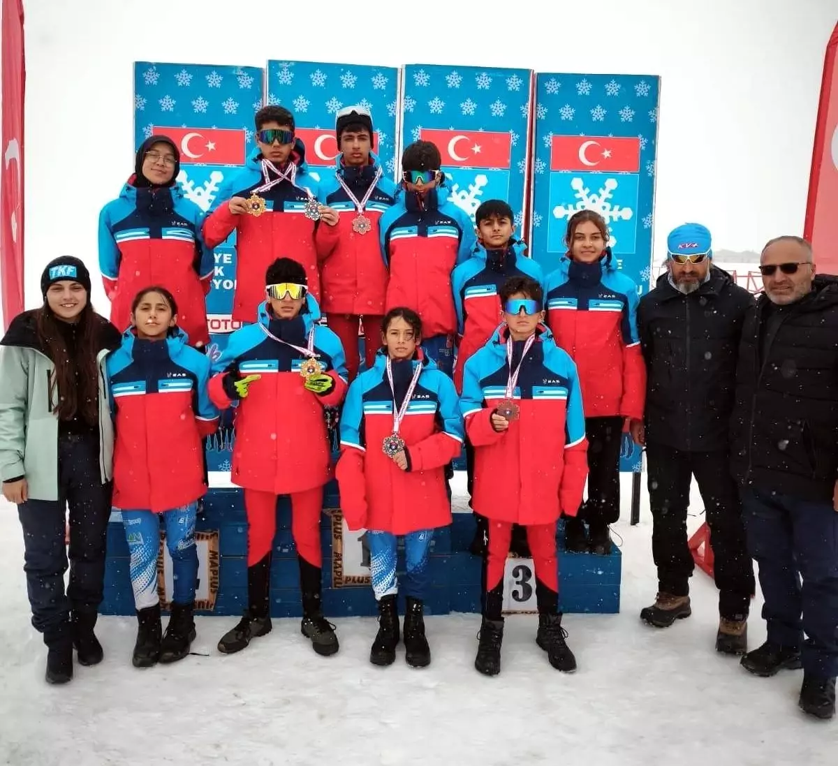 Erzincan Kayaklı Koşu Takımı Hakkari'de 6 Madalya ile Parladı