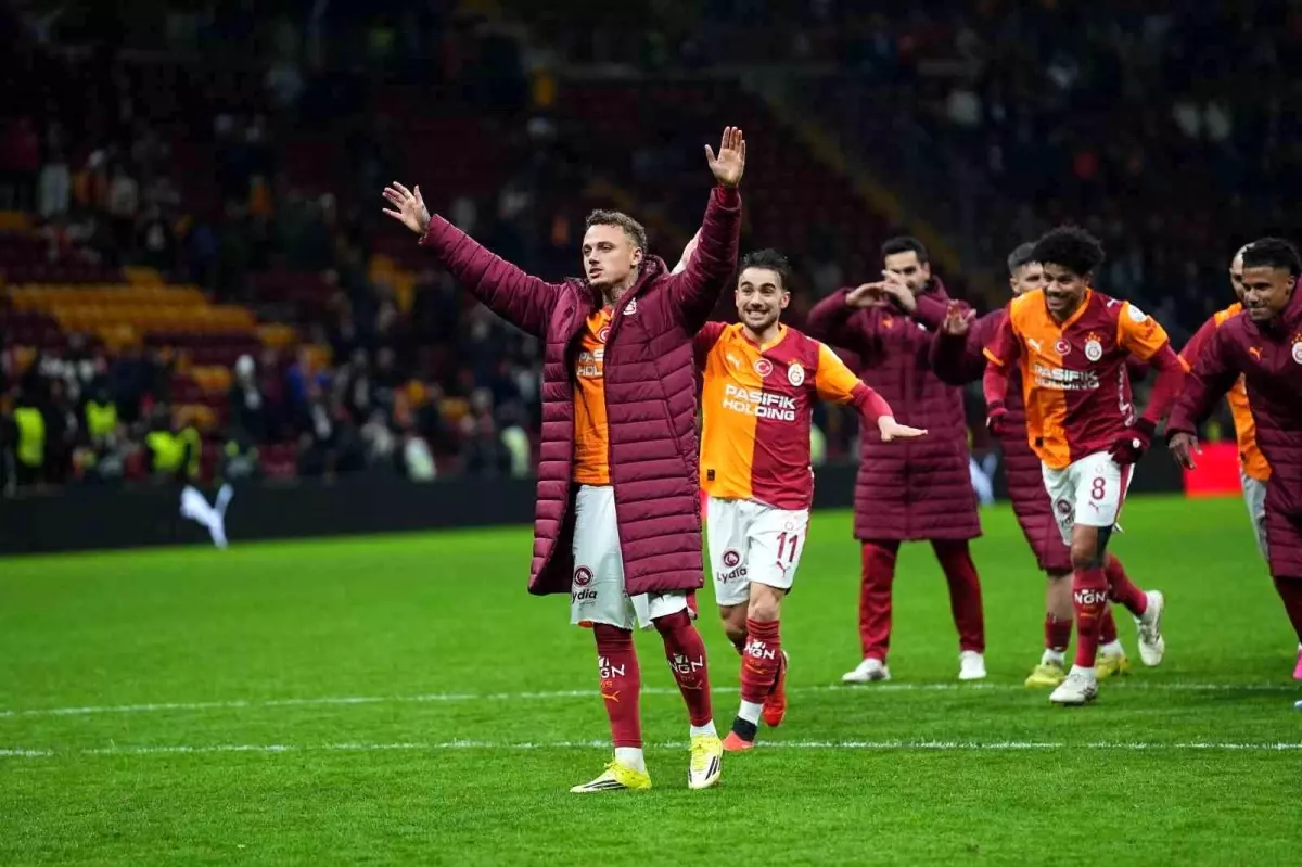 Galatasaray'ın 4-0'lık Zaferi ve Taraftarlarla Mutlu Anlar