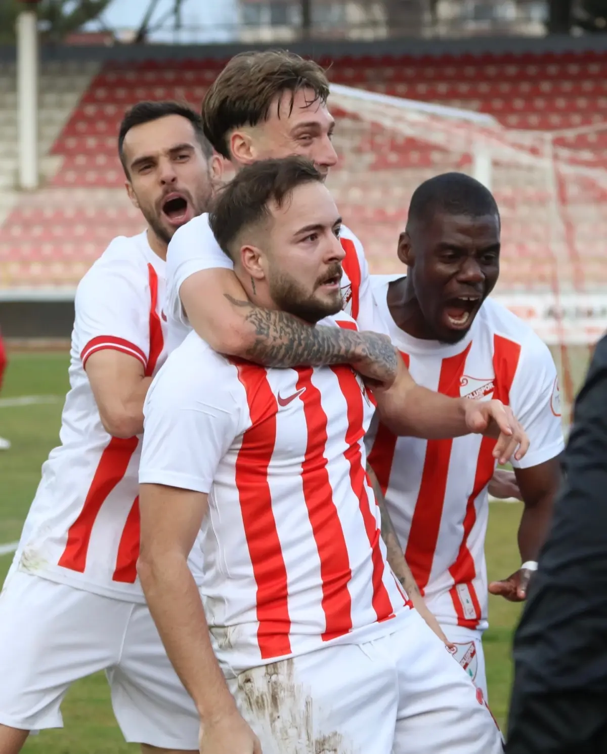 Boluspor, Sakaryaspor'u 2-0 Mağlup Ederek 1. Lig'de Önemli Bir Galibiyet Aldı