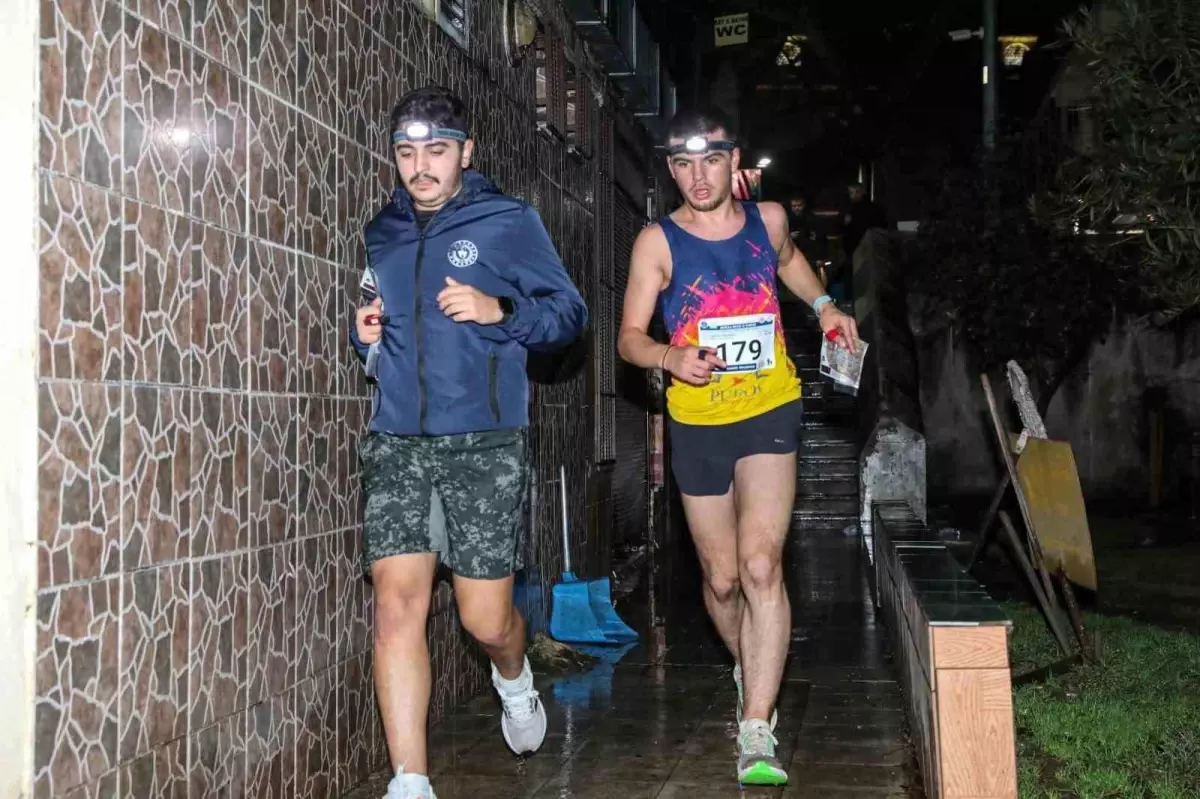 Bursa’da Tarihi Çarşı’da Gece Oryantiring Coşkusu