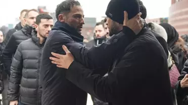 Ahmet Çelebi anısına çelenkler ve çiçekler