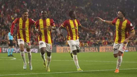 Göztepe maç sonrası kutlama fotoğrafı