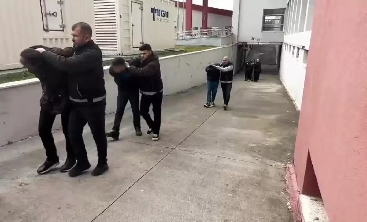 Adana’da 27 Kilogram Bonzai Ham Maddesi Ele Geçirildi, 7 Kişi Tutuklandı