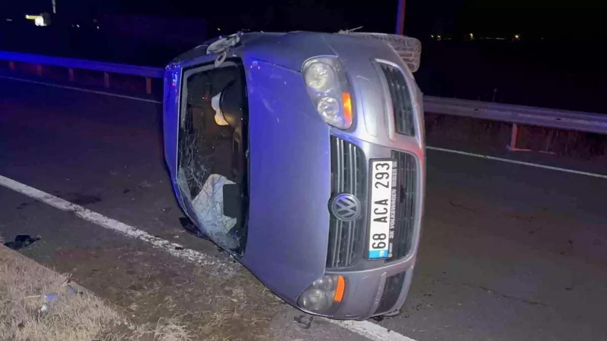 Aksaray’da Yolculuk Sırasında Araç Devrildi: 2 Kişi Yaralandı