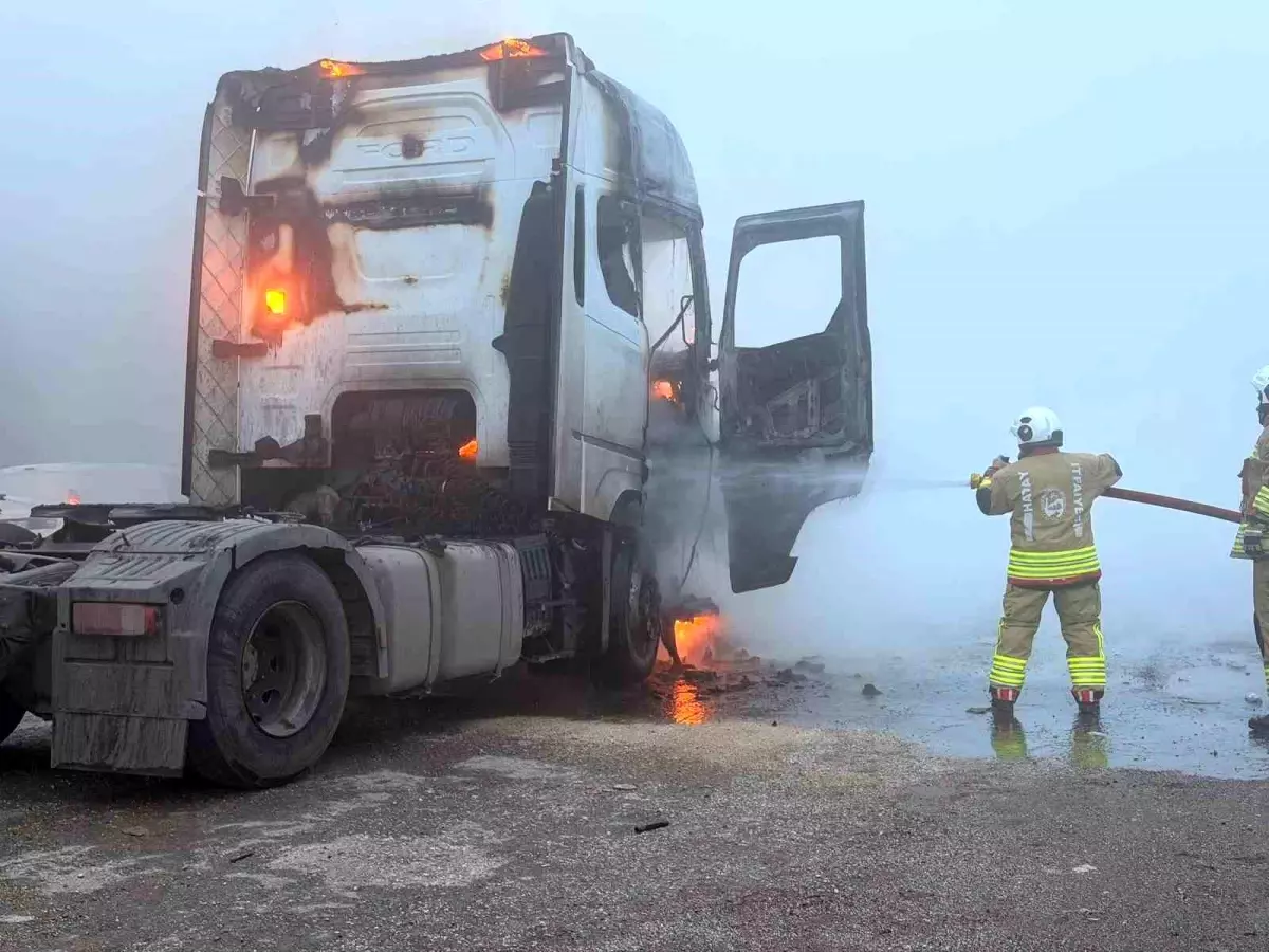 Hatay’ın Belen İlçesinde Seyir Halindeki Tır Yangını Kontrol Altına Alındı