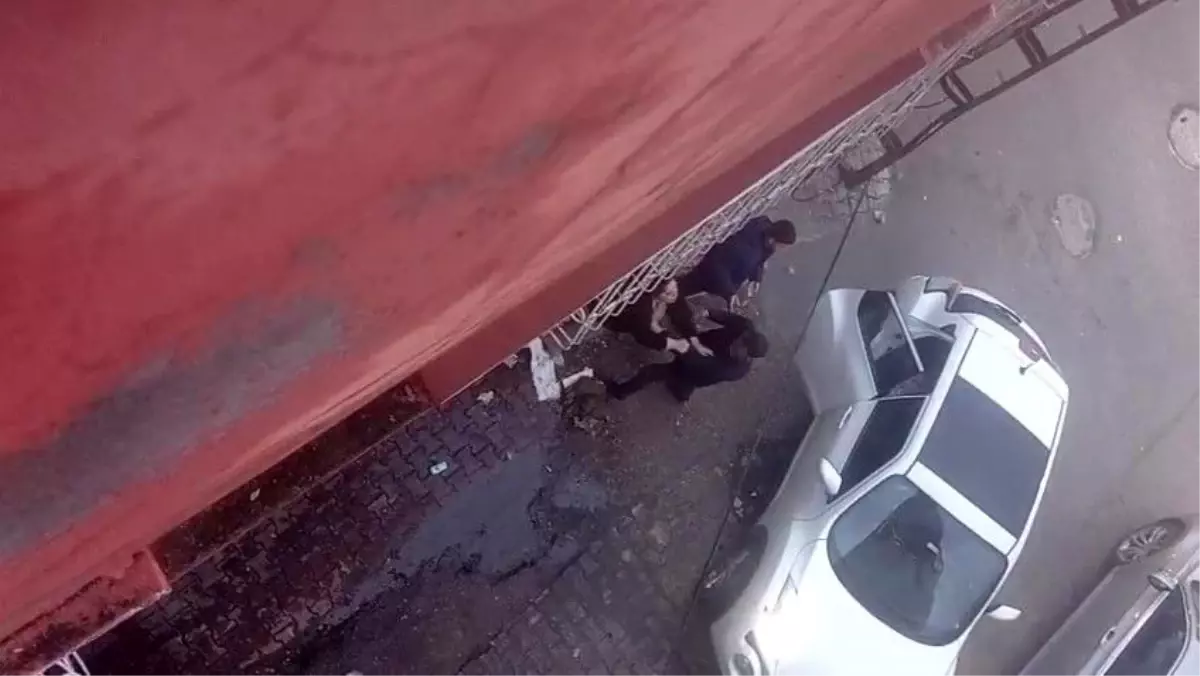 Adana’da Boşanma Sonrası Sokak Kavgası: Kadına Şiddet Görüldü