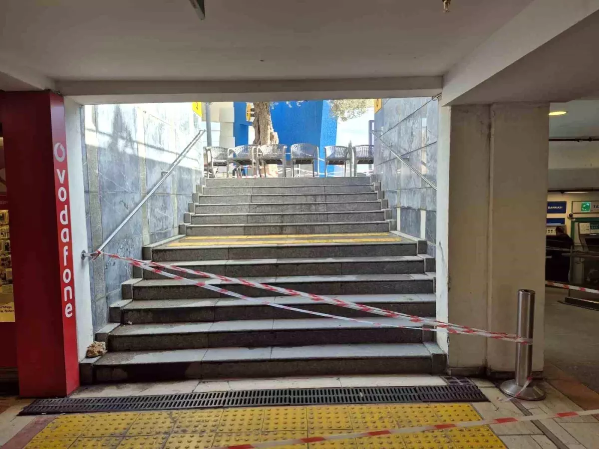 Bodrum’da Şiddetli Fırtına Sonrası Oasis Alışveriş Merkezi Kısmen Tahliye Edildi