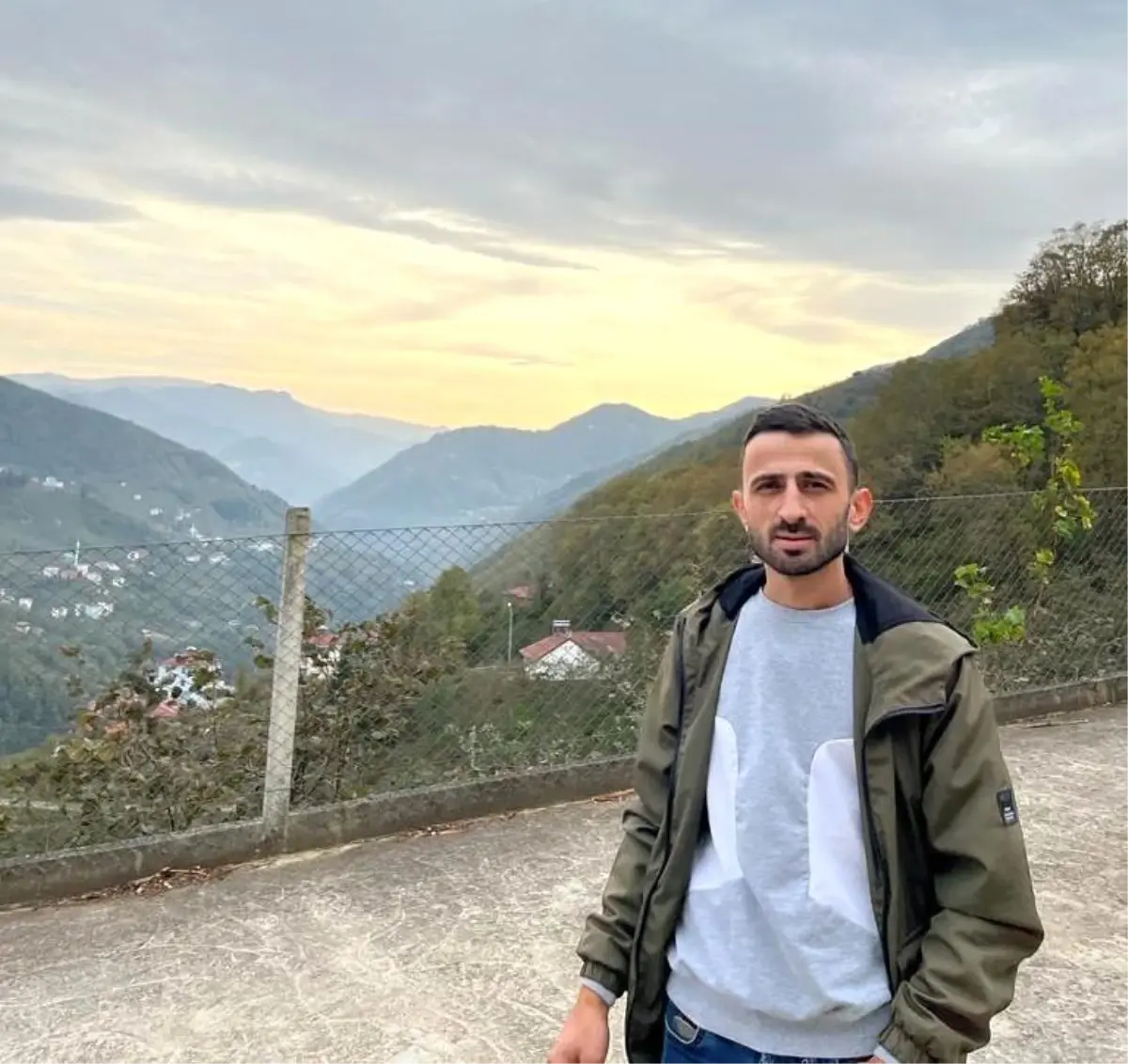 Rizedeki bina bacasında çalışan tesisat ustası