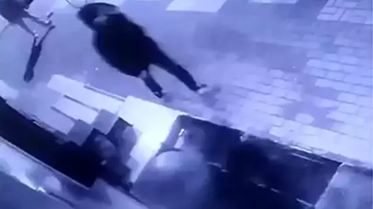 Olay yerinde çekilmiş güvenlik kamerası görüntüsü