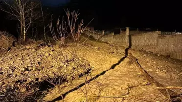 Sel sonrası su birikintileri ve zarar gören evler