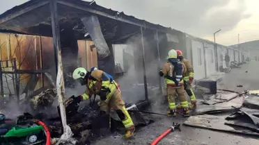 İtfaiye ekiplerinin yangına müdahalesi