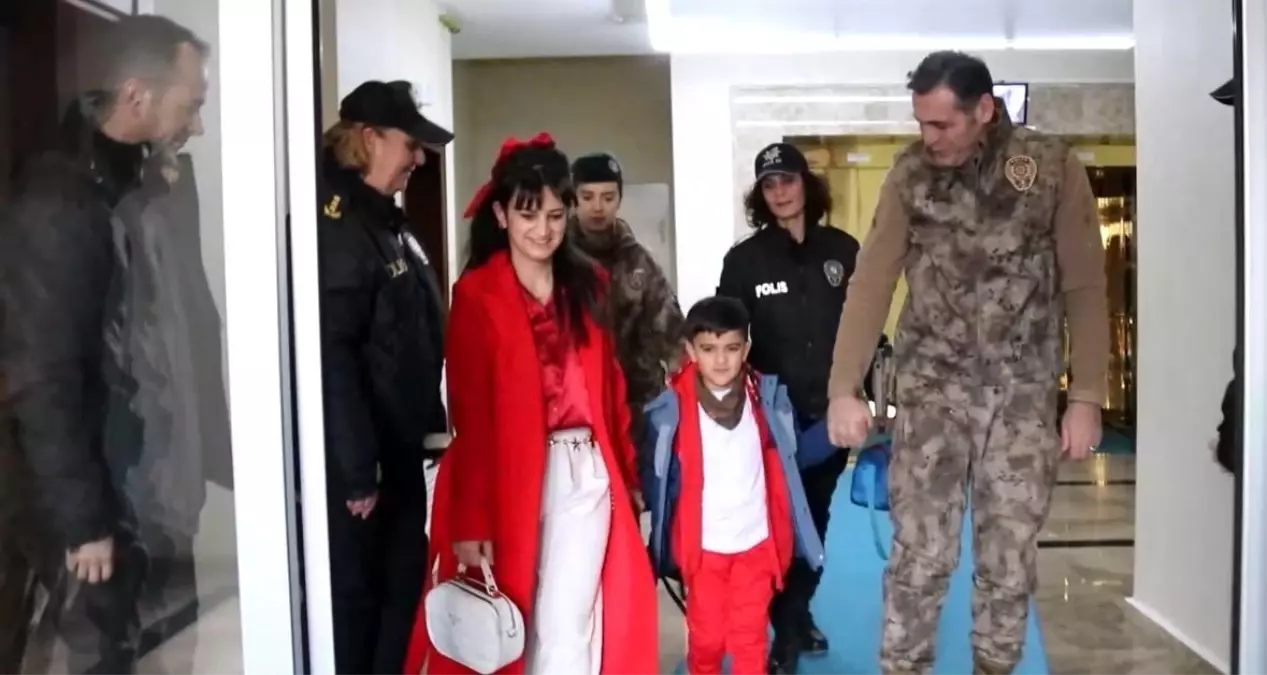 Kayseri Emniyet Müdürü'nden Şehit Çocuğuna Sıcak Bir Jest