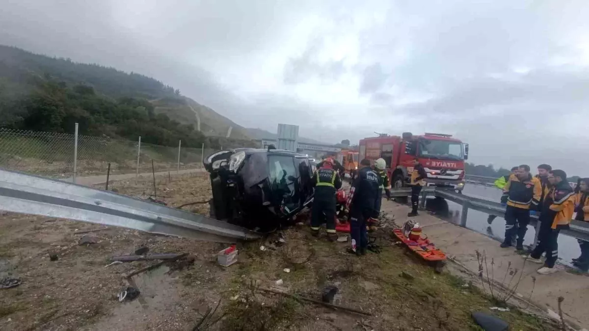 Aydın Yenipazar'da Kontrolden Çıkan Araç Bariyerleri Yıktı, 2 Kişi Hayatını Kaybetti