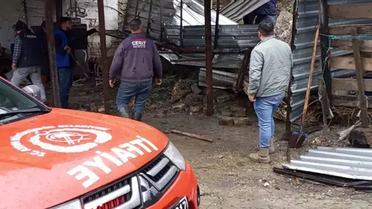 Çöken istinat duvarının detaylı görüntüsü