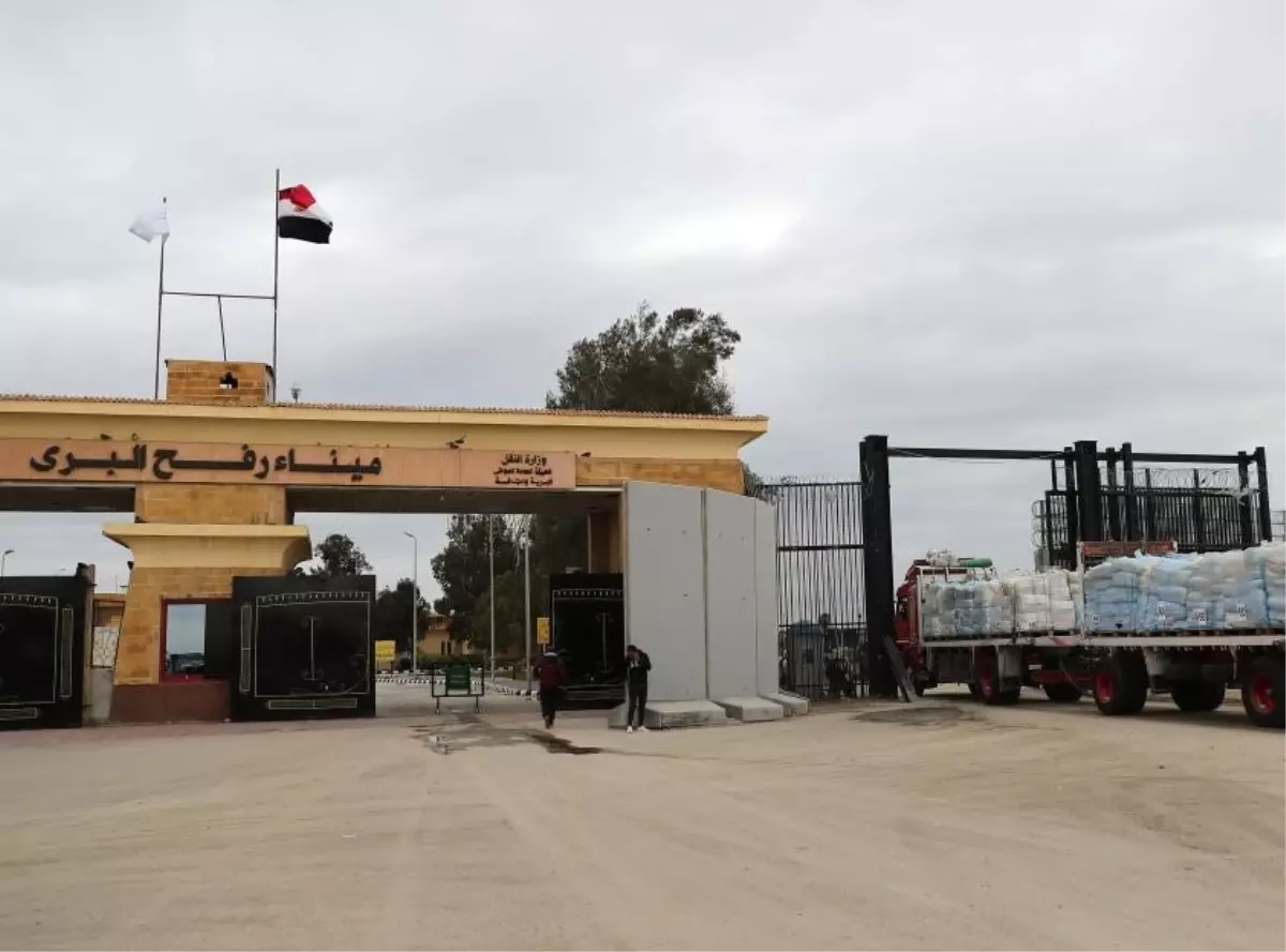 Refah Sınır Kapısı'ndan Yeni Bir Başlangıç: Filistinli Yollar Yeniden Açıldı