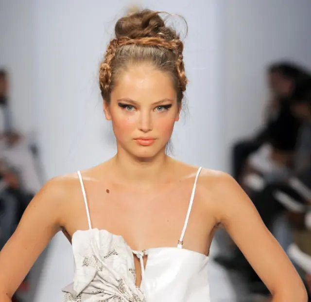 Ruslana Korshunova’nın Epstein adasındaki fotoğrafı