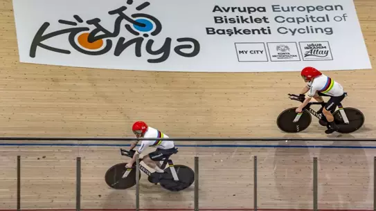 Konya Velodromu'nda Kadınlar Sprint ve Takım Takibi Dünya Rekorları Kırıldı