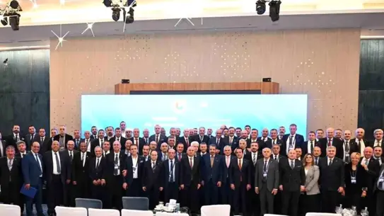 Forumda konuşma yapan Güven Kuzu