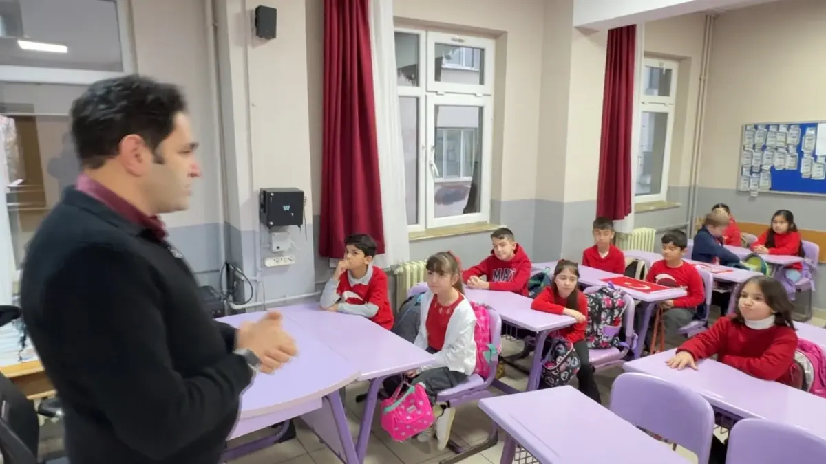 18 Milyon Öğrenci Yeni Eğitim Dönemine Bayrak Sevgisiyle Adım Attı