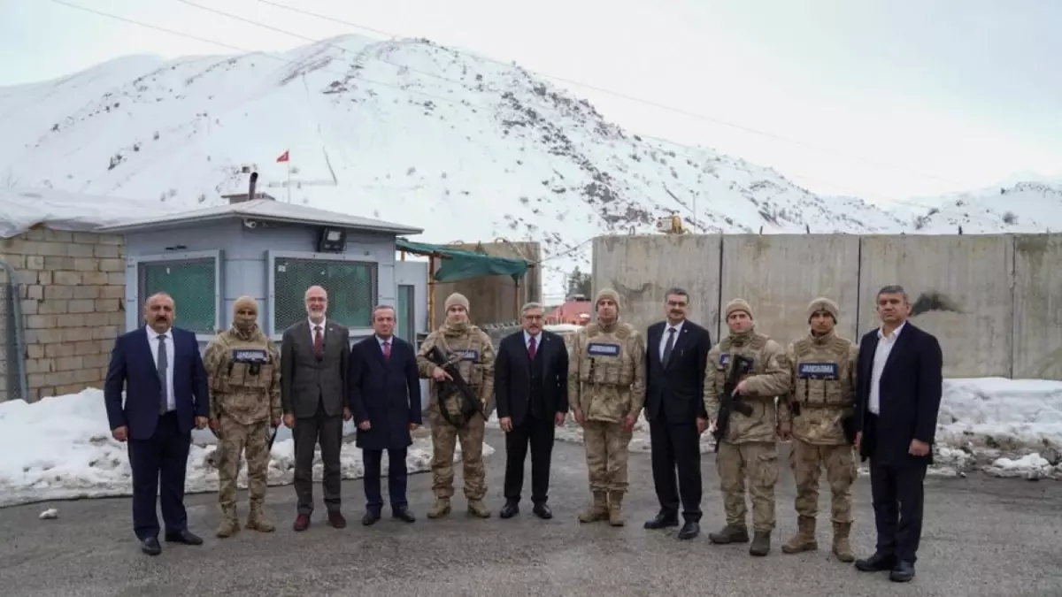 Hüseyin Yayman, Hakkari‑Van Karayolunda Askerlere Moral Ziyareti Gerçekleştirdi