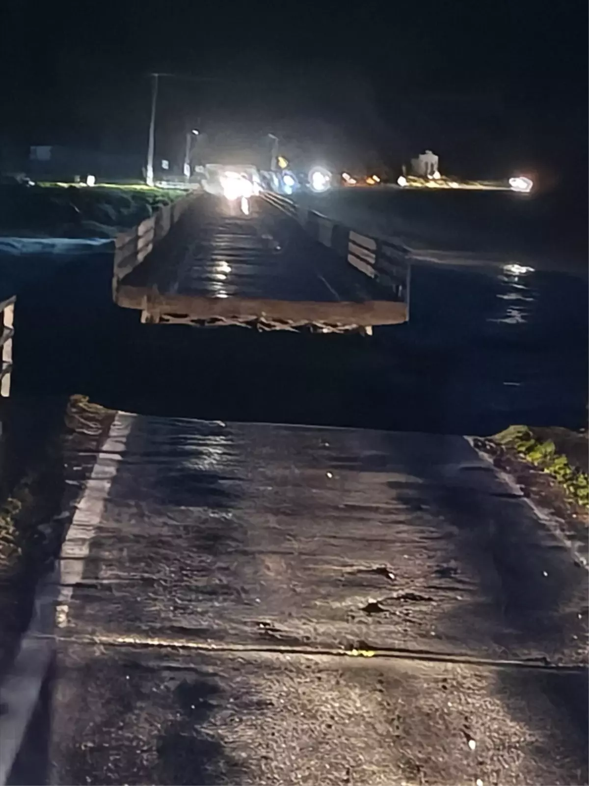 Şiddetli Yağış Sonrası Susurluk'ta Köprü Çöktü: Acil Güvenlik Önlemleri Alındı