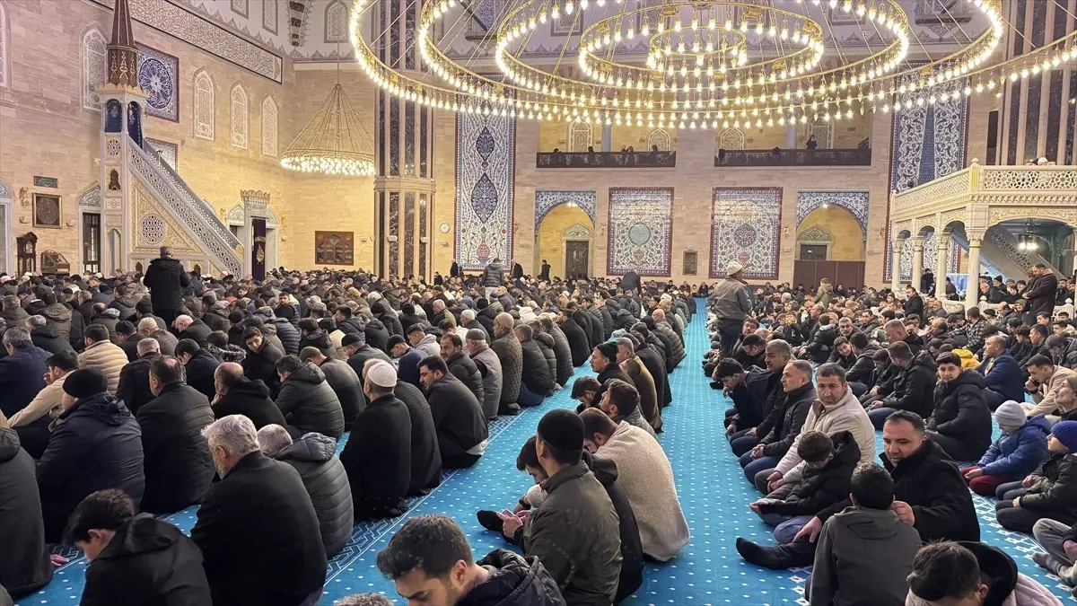 Gaziantep ve Çevre Şehirlerde Berat Kandili Coşkusu Yükseldi