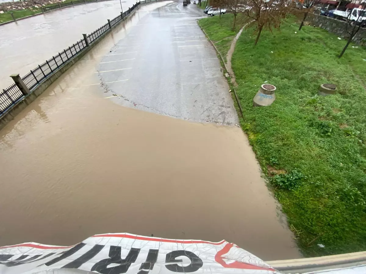 Çanakkale'de Kocabaş Çayı Sel Basıncını Aştı: Acil Önlemler Alındı