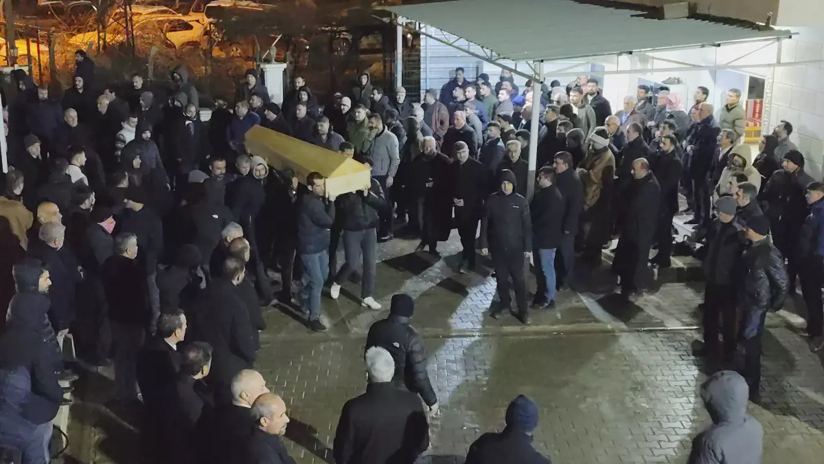 Mardin’de Yangın Kurbanları Yan Yana Toprağa Verildi