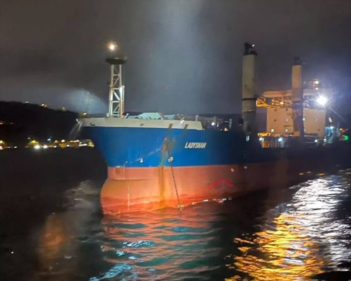 İstanbul Boğazı’nda Makine Arızası Yapan Lady Sham Gemi Güvenli Şekilde Limana Çekildi