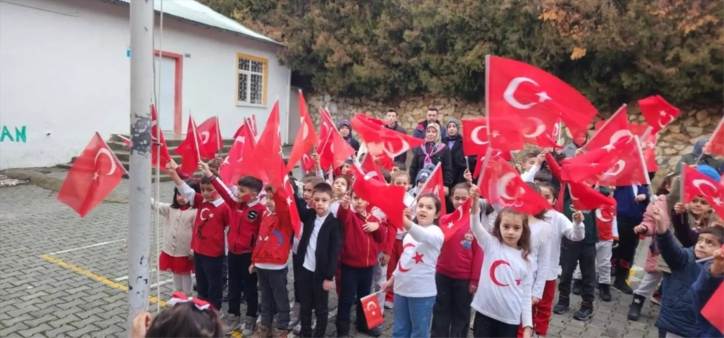 Keban’da Yeni Eğitim Dönemi ‘Bayrak Sevgisi’ Temasıyla Coşku Dolu Başladı