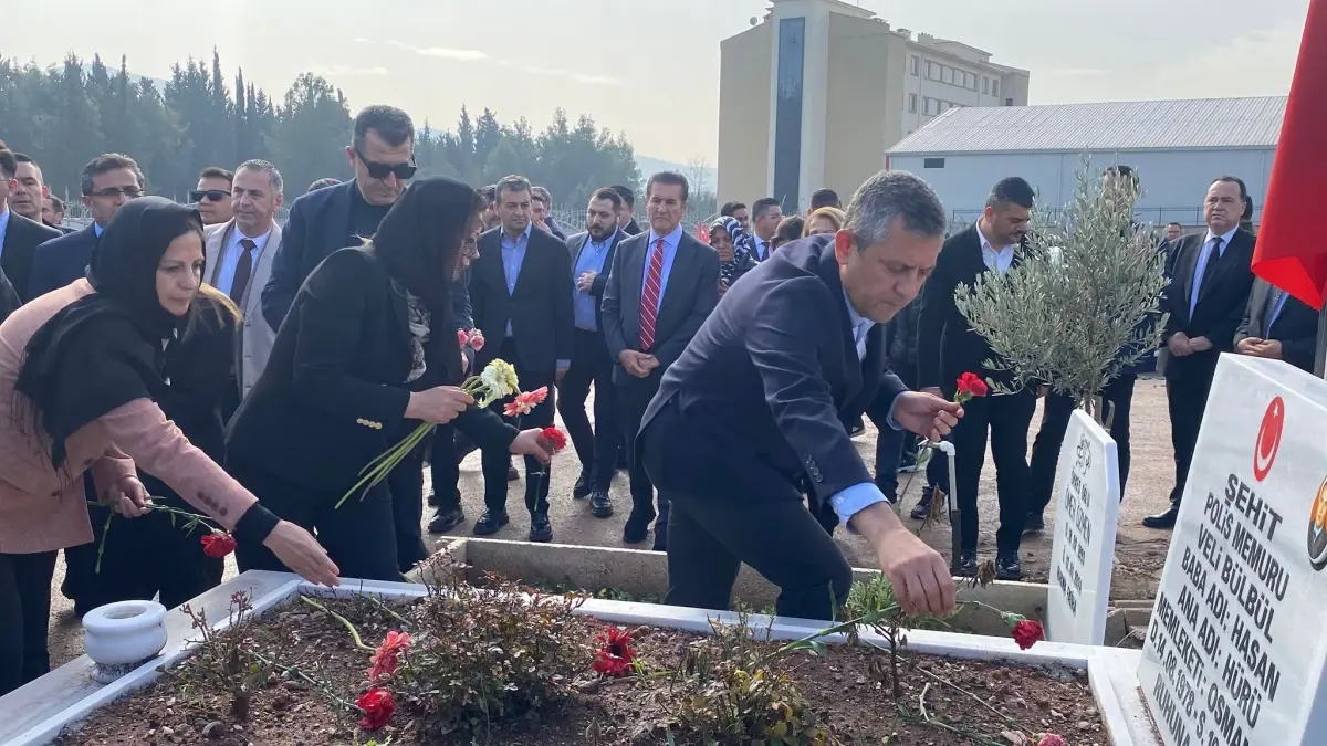 Özgür Özel: Deprem Yıl Dönümünde Siyasetle Karıştırılamaz