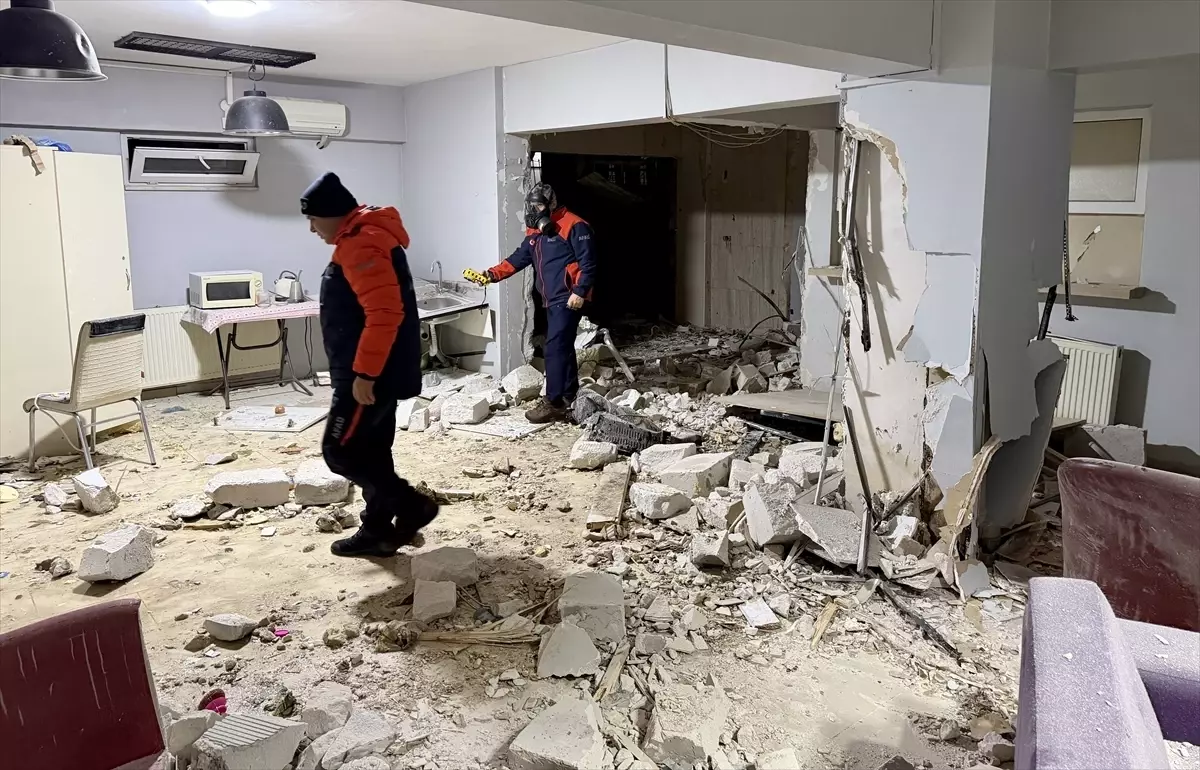 Serdivan'da Özel Kız Yurdunda Şok Patlama: Birkaç Odada Hasar