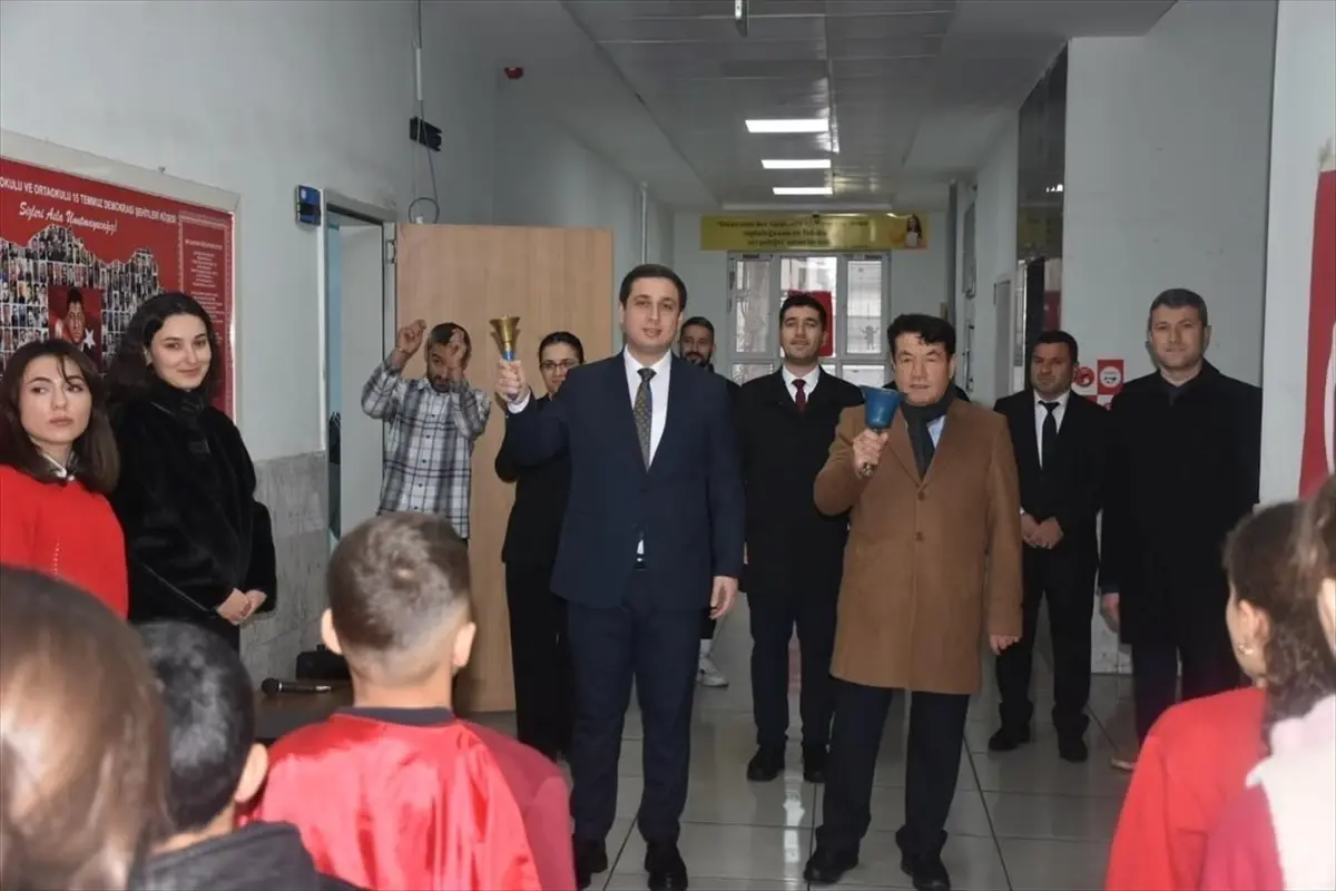 Sason’da Yeni Dönem, Bayrak Sevgisi Etkinliğiyle Açıldı