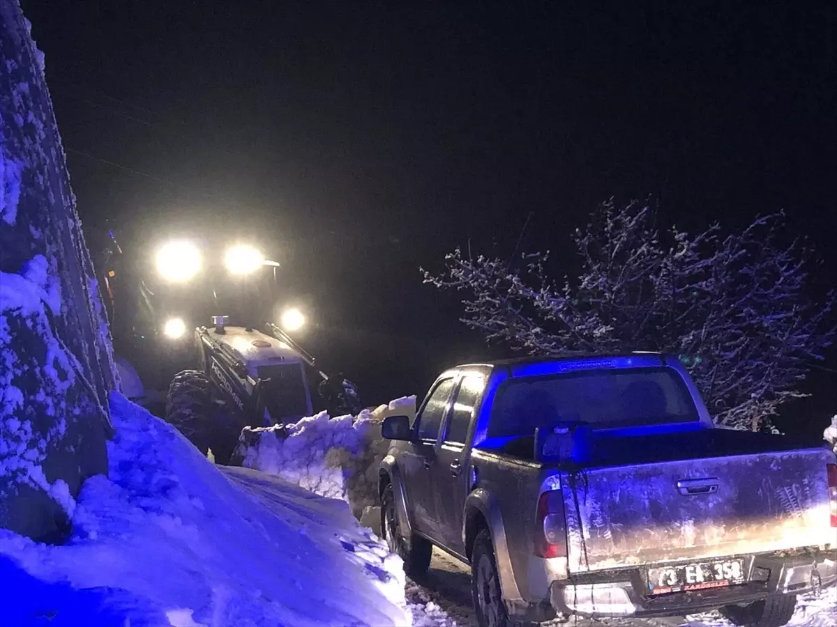 Şırnak’ta Karla Kapalı Köyde Çocuk Hastaneye Ulaştırıldı