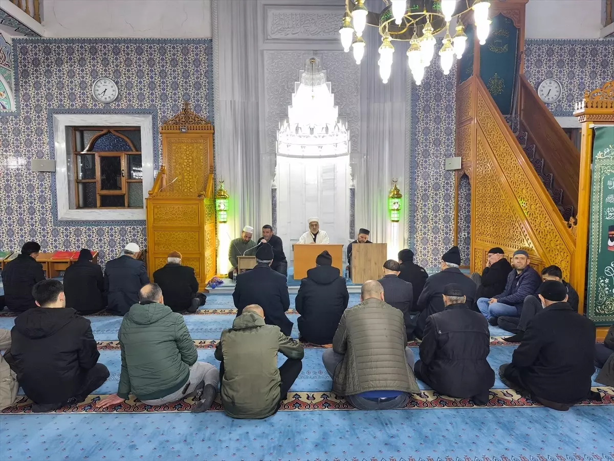 Solhan’da Berat Kandili Coşkusu: Camilerde Dualar ve İlahiler