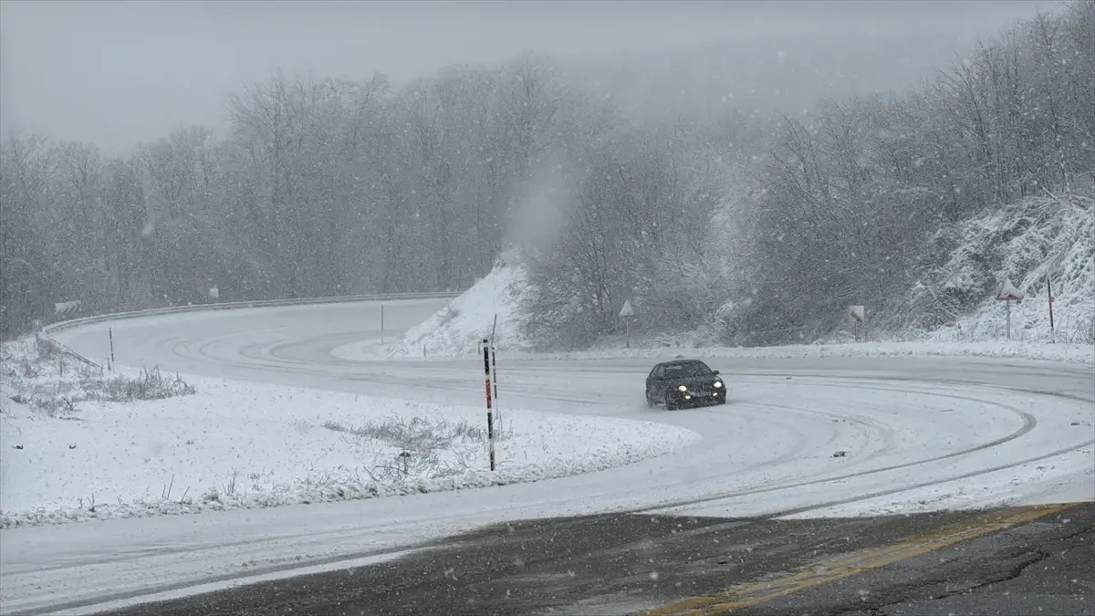 Trakya’da Şiddetli Kar ve Buzlanma Trafiği Felç Etti