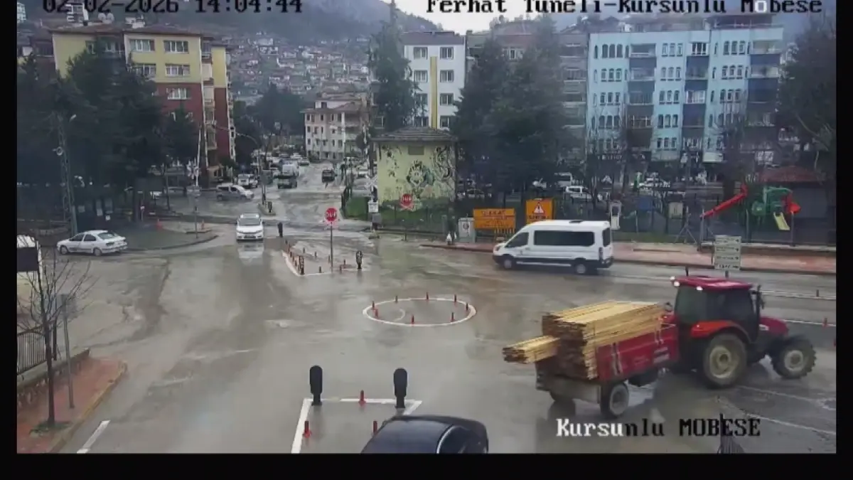 Amasya’da Tünel Çıkışında Traktör ve Römork Kazası: Yaralanma Yok