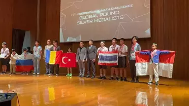 Ödül töreninde Başakşehir Sezai Karakoç öğrencileri