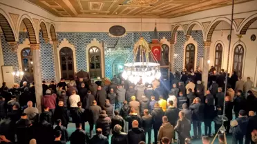 Bursa’da Berat Kandili gecesine katılan kalabalık